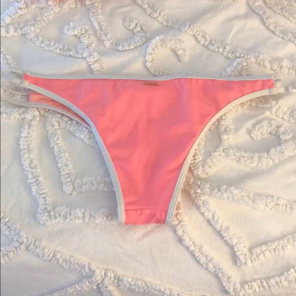 Victoria’s Secret neon pink bikini - Picture 3 of 7
